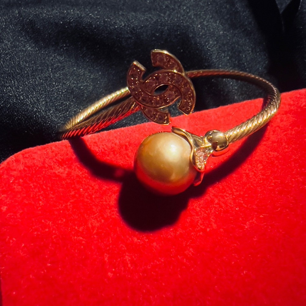 Elegant golden south sea pearl set with authenticity card